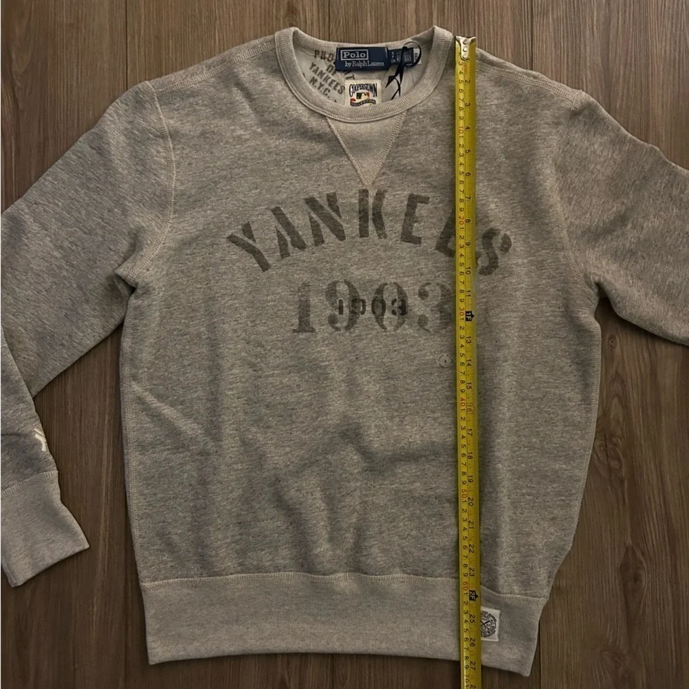 Polo Ralph Lauren | New York Yankees Crewneck Sweatshirt Loft Grey (Small) - Picture 11 of 16